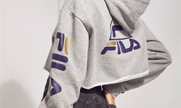 Học cách phối đồ với hoodie croptop trong thời tiết sáng lạnh, trưa nóng, tối mát mẻ