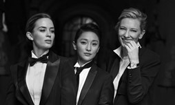 She & Scent: Đàn bà vận suit và nốt hương “tuyên ngôn nữ quyền"