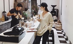Đi tìm "Nữ hoàng street style" của showbiz Việt