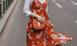Vẫn là váy hoa đấy, những diện thế nào cho đẹp?