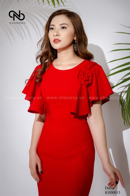 Váy bút chì vai bèo cuốn hoa