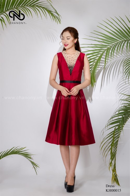 Váy tafta khoét ngực