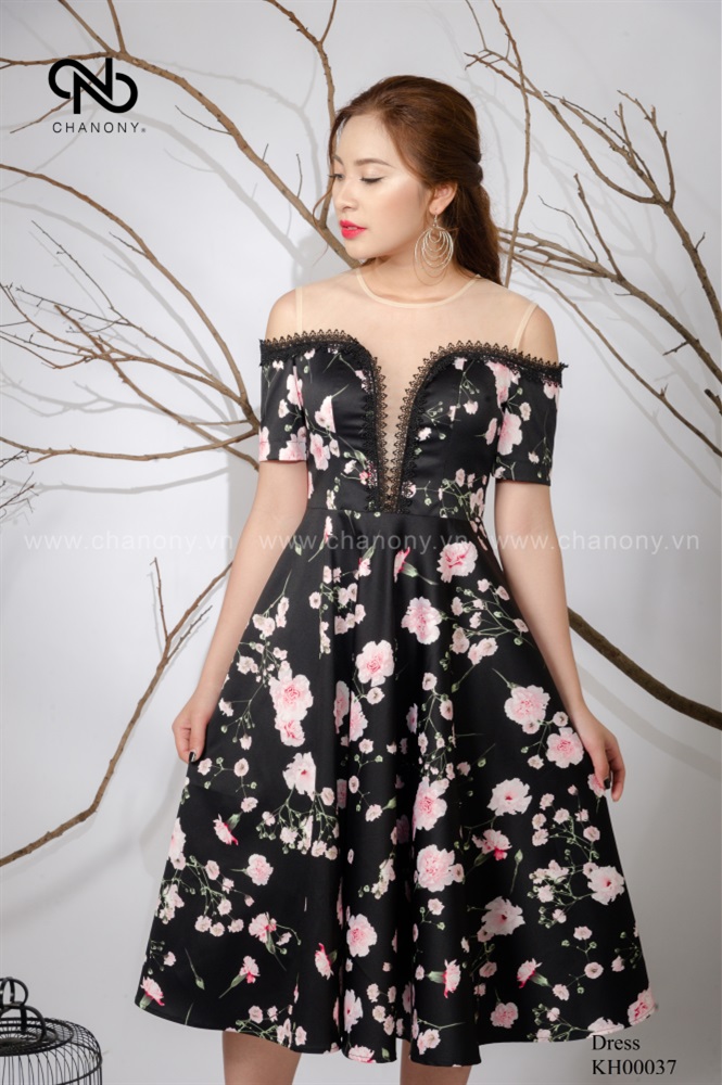 Váy xòe trễ vai ngực khoét v